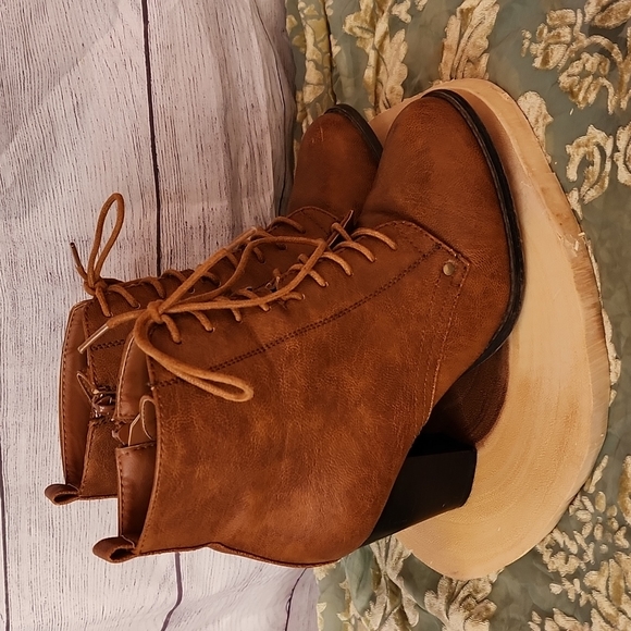 Top Moda booties. Lace up zip sides 3" heel - Picture 2 of 8